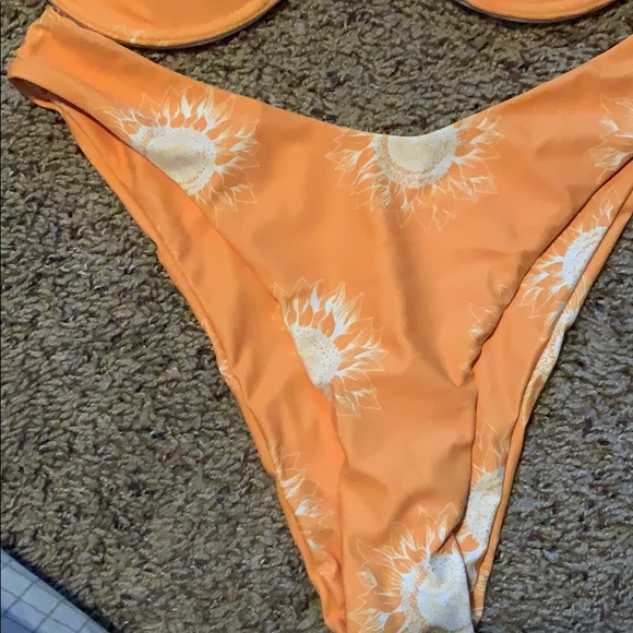 Bikini - Picture 4 of 7